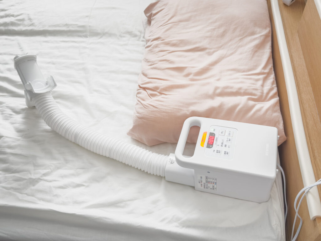 本体をセットして電源プラグを接続する