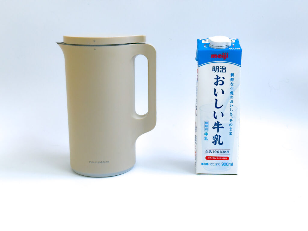 レコルト自動調理ポット 牛乳パックとのサイズ比較