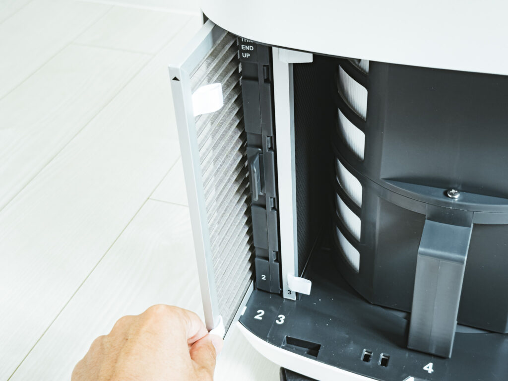 内蔵フィルターを外す様子