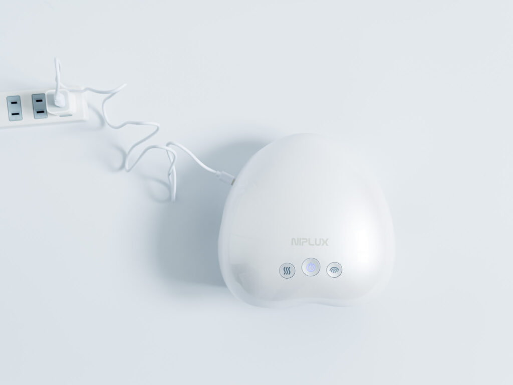 NIPLUX　HANDMOMI　充電中の様子