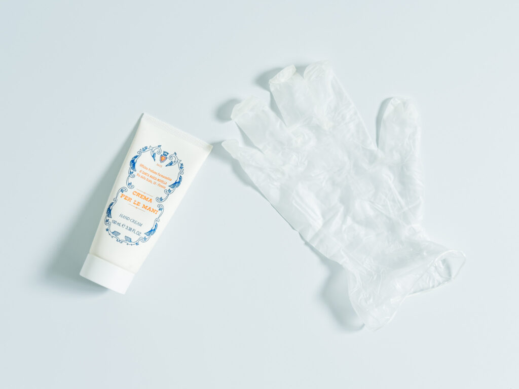 ハンドクリームと手袋